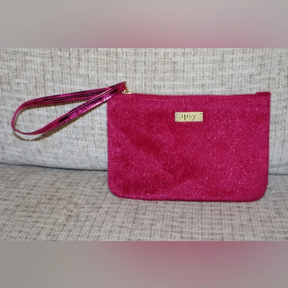 2/$10 Ipsy 1 Pink Fuzzy Textured and 1 Houndstooth Glam/Makeup Bags.